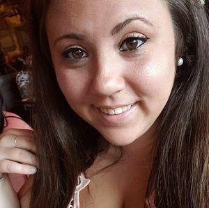 Meet your Posher, Nicole raine